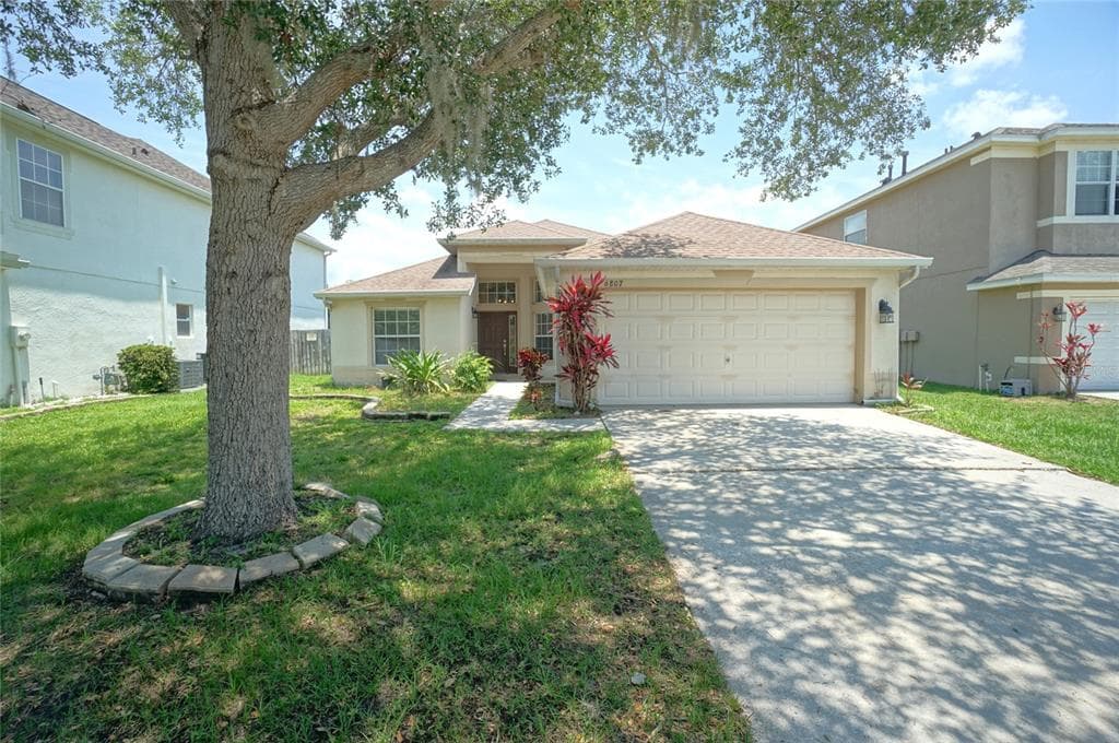 6807 GUILFORD CREST DRIVE APOLLO BEACH, FL 33572