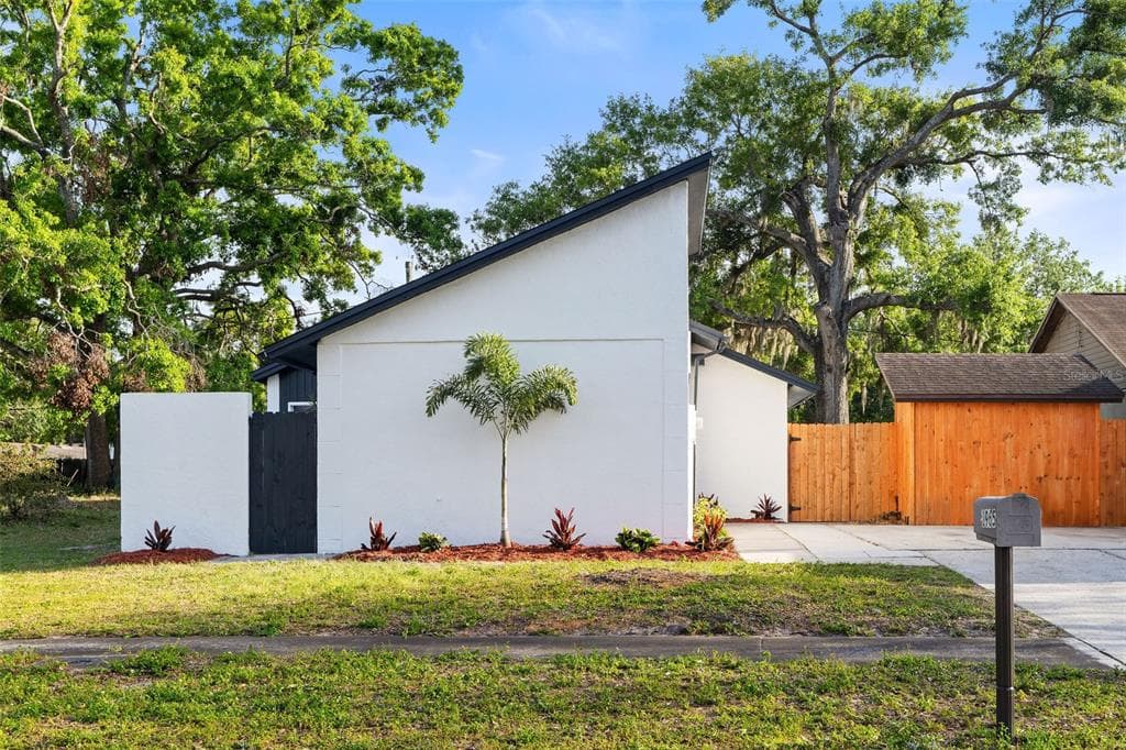 1965 GREGORY DRIVE TAMPA, FL 33613