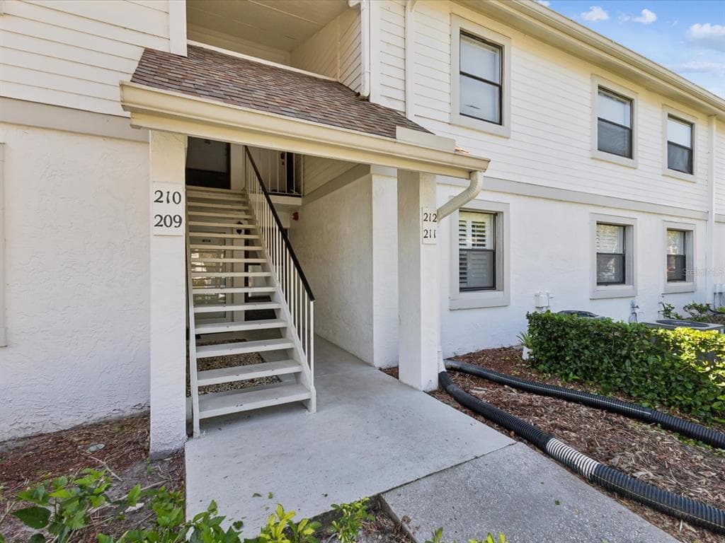 209 MEADOW LANE UNIT 209 OLDSMAR, FL 34677