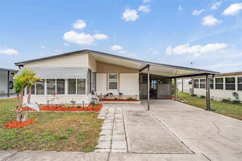 3914 KIM DRIVE WESLEY CHAPEL, FL 33543
