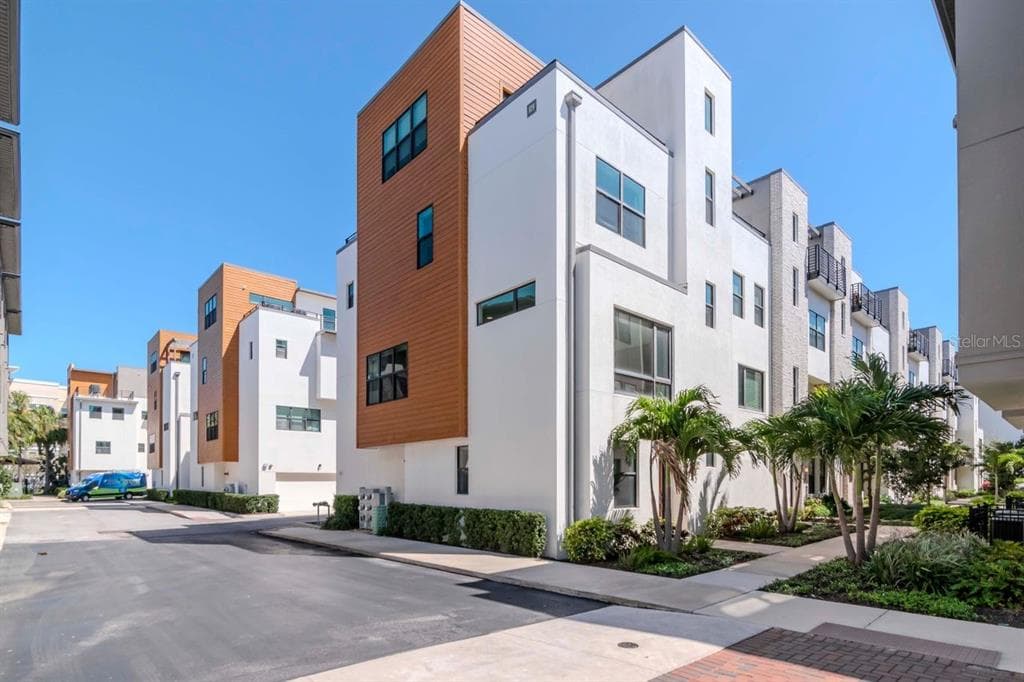 2511 N GRADY AVENUE UNIT 52 TAMPA, FL 33607