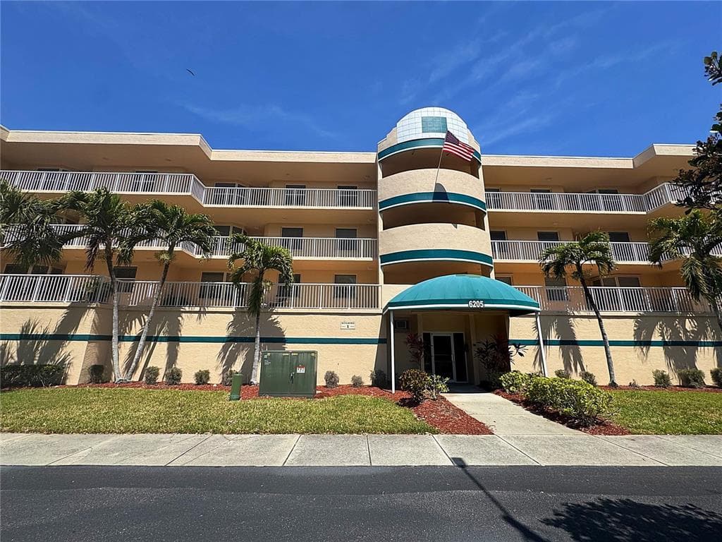 6205 SHORELINE DRIVE UNIT 1305 ST PETERSBURG, FL 33708