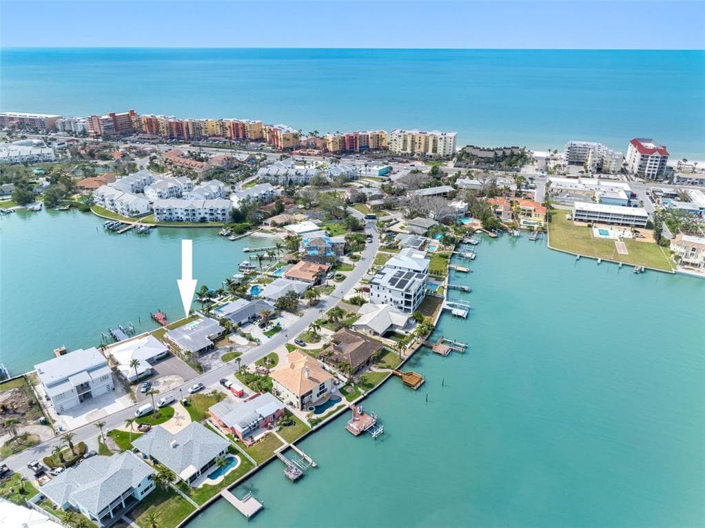 203 BATH CLUB BOULEVARD N NORTH REDINGTON BEACH, FL 33708