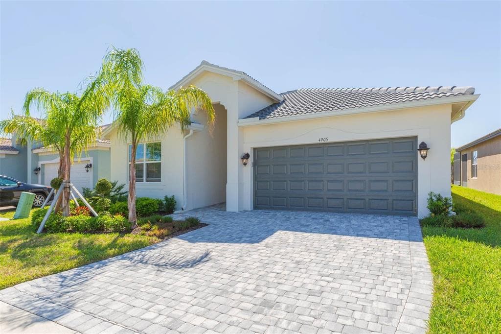 4905 SIENNA ISLES AVENUE WIMAUMA, FL 33598
