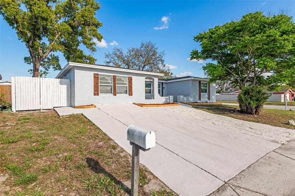 9216 MARK TWAIN LANE PORT RICHEY, FL 34668
