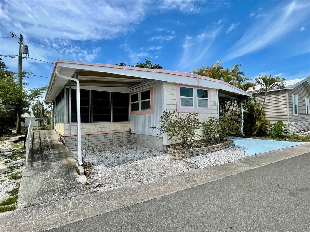 34188 CANAL DRIVE N PINELLAS PARK, FL 33781