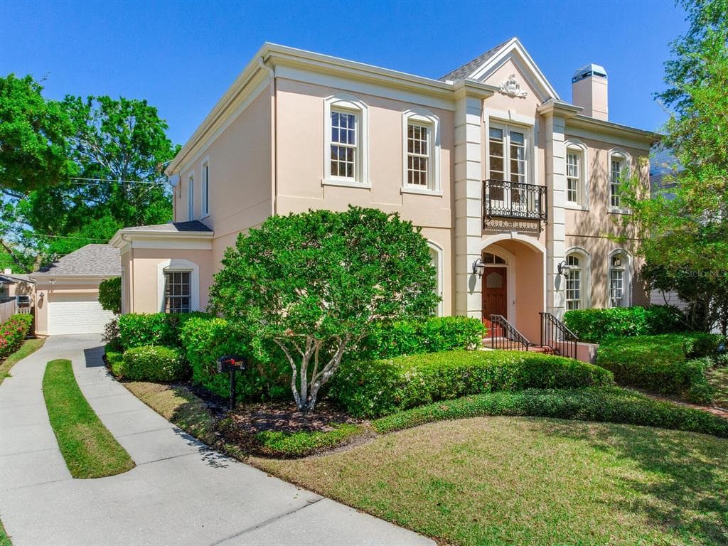 2927 W BAYSHORE COURT TAMPA, FL 33611
