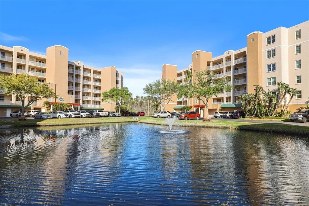 6495 SHORELINE DRIVE UNIT 8106 ST PETERSBURG, FL 33708