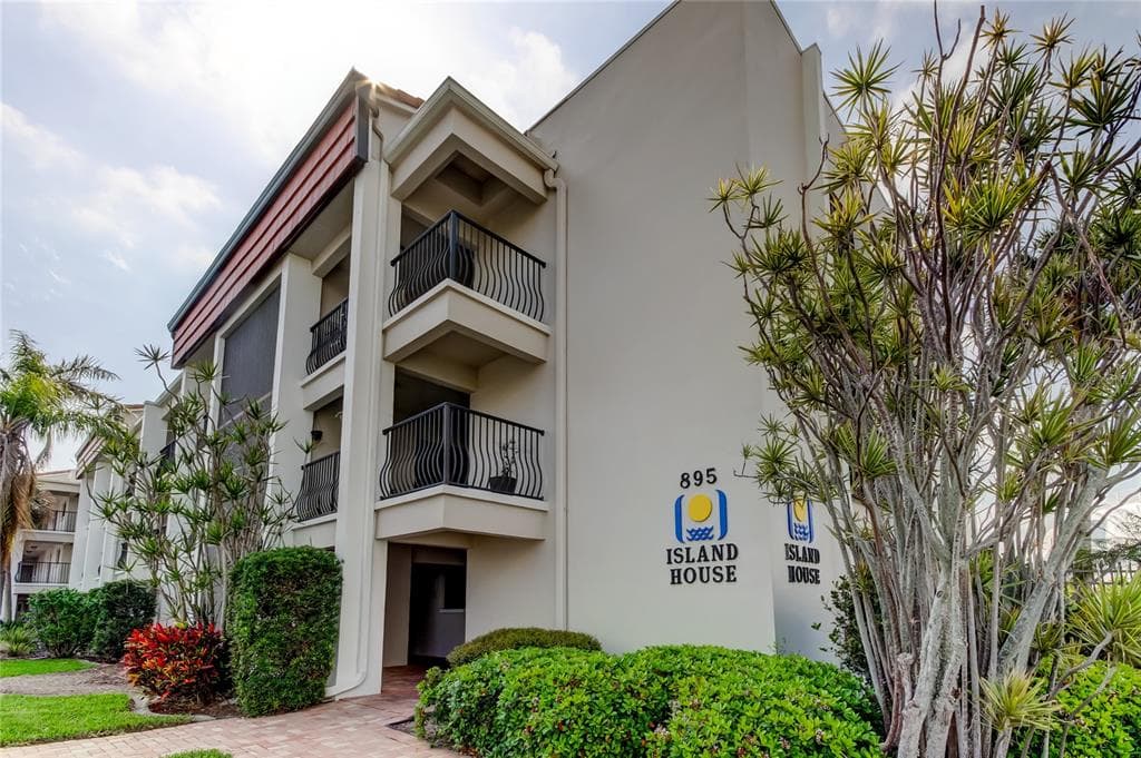 895 S GULFVIEW BOULEVARD UNIT 309 CLEARWATER BEACH, FL 33767