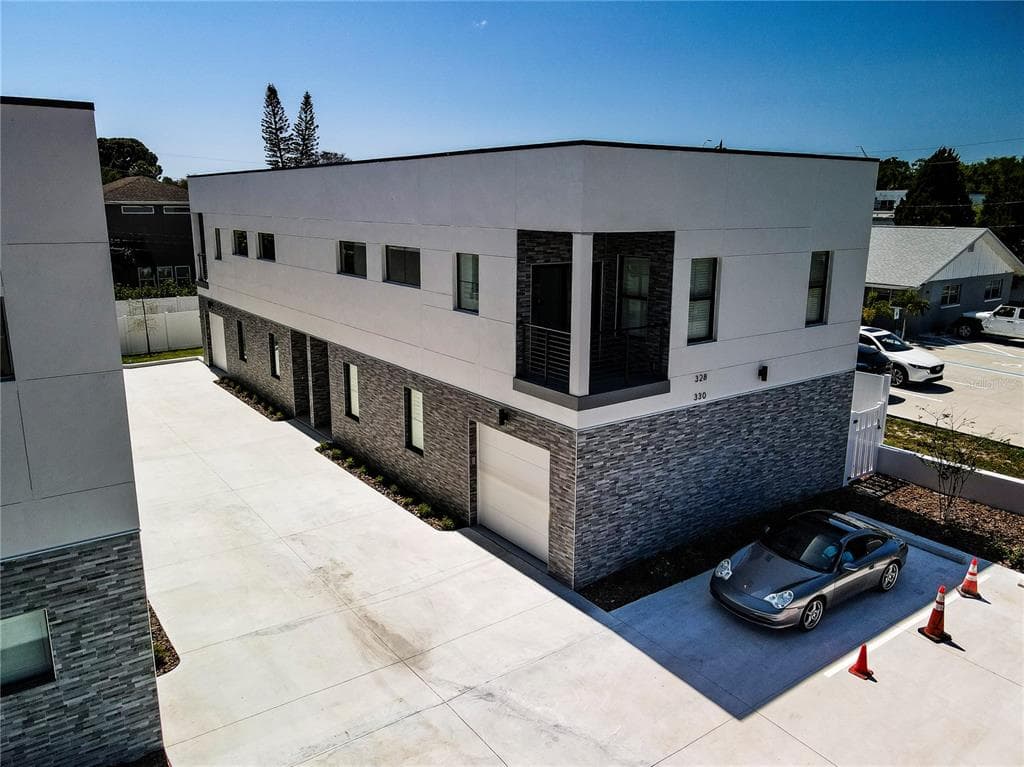 330 31ST AVENUE N ST PETERSBURG, FL 33704