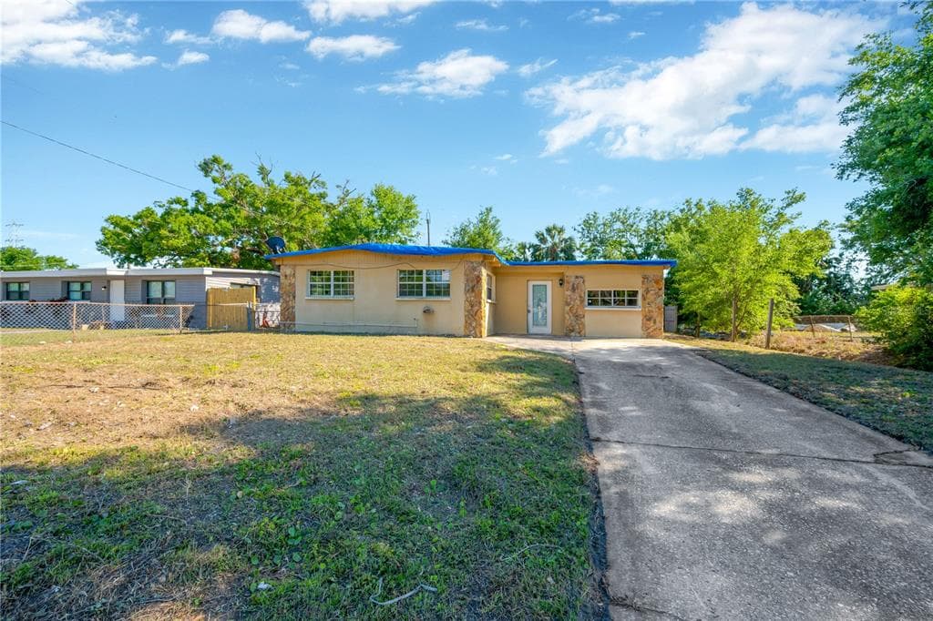 8401 LIBBY LANE TAMPA, FL 33619