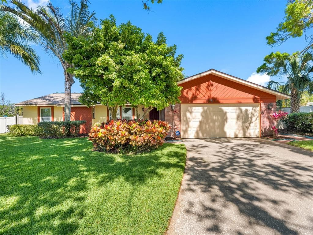1581 N WEXFORD DRIVE