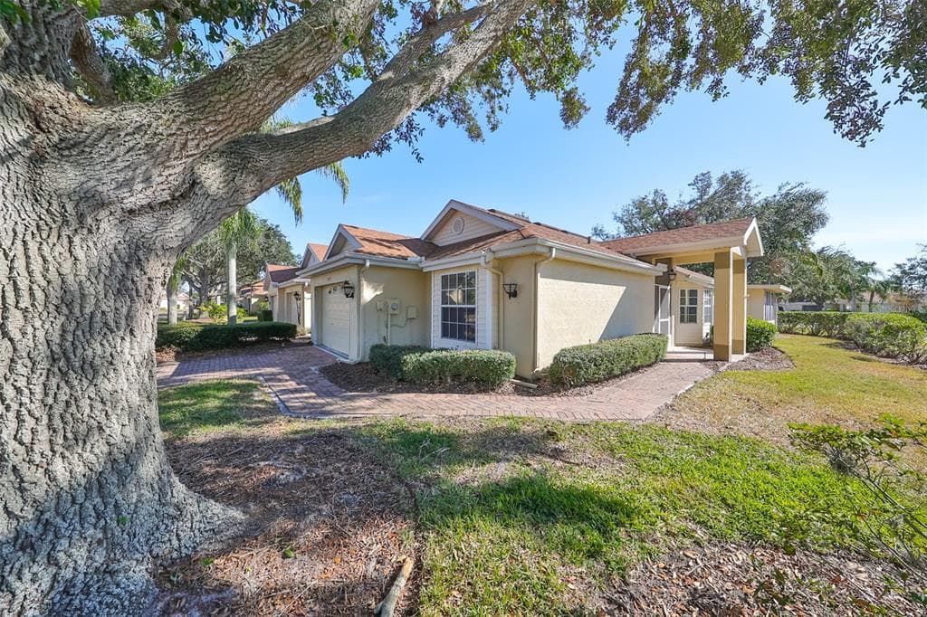 2324 NEW ORCHARD COURT SUN CITY CENTER, FL 33573
