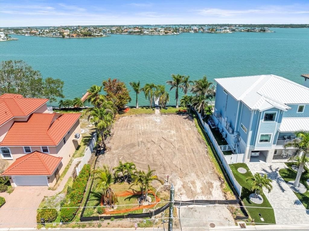6 PARADISE LANE