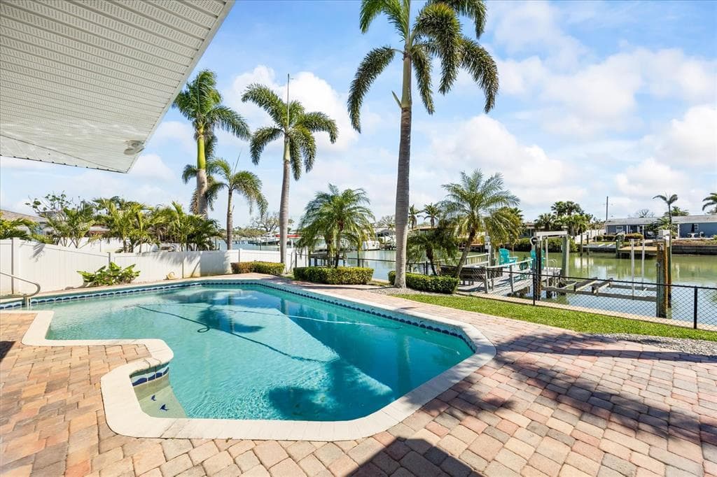 7870 CAUSEWAY BOULEVARD S ST PETERSBURG, FL 33707