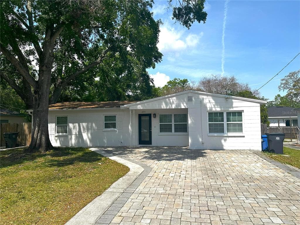 2315 CARROLL PLACE TAMPA, FL 33612