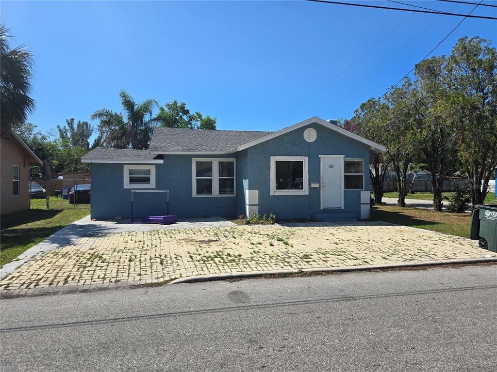 1015 23RD AVENUE W BRADENTON, FL 34205