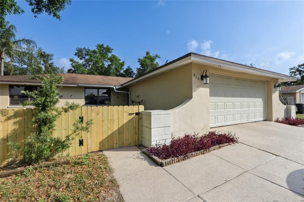 916 HILLRISE DRIVE BRANDON, FL 33510
