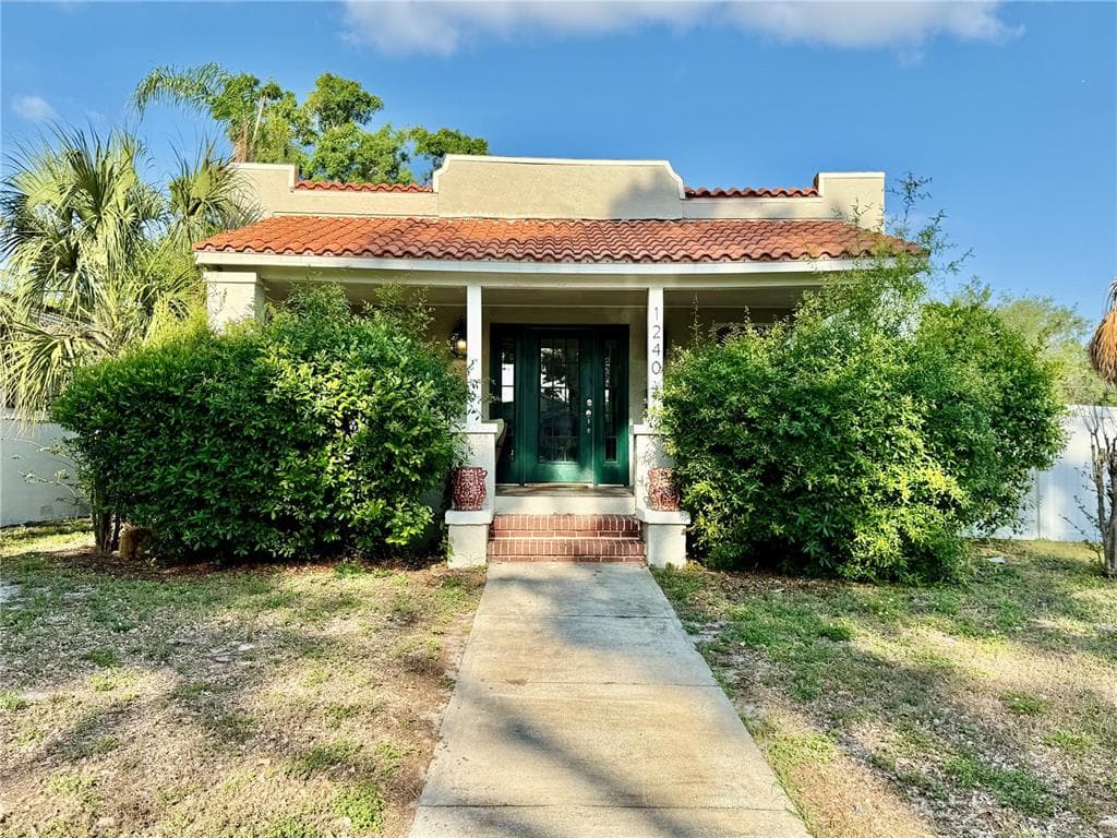 1240 15TH STREET N ST PETERSBURG, FL 33705