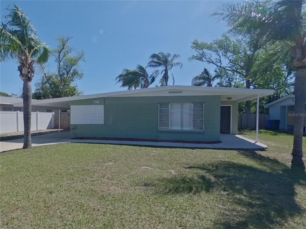 708 LAKEWOOD AVENUE TAMPA, FL 33613