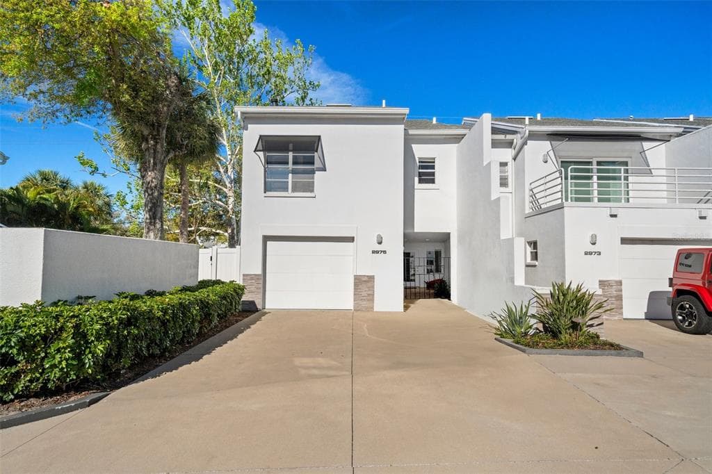 2975 W KNIGHTS AVENUE TAMPA, FL 33611