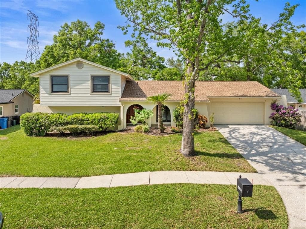 16320 BONNEVILLE DRIVE TAMPA, FL 33624