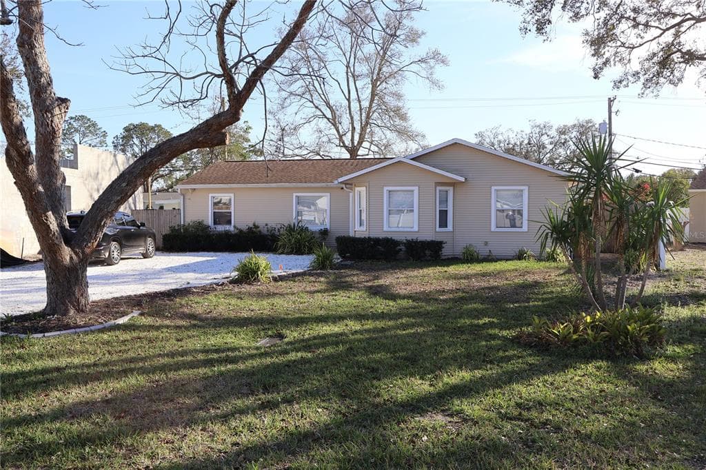 4732 W LAWN AVENUE TAMPA, FL 33611