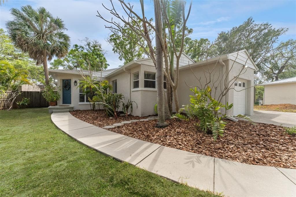 6215 SANDERS DRIVE TAMPA, FL 33611