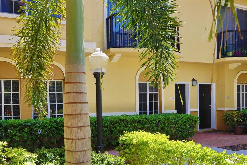 141 GRAND BEACH PLACE TAMPA, FL 33609