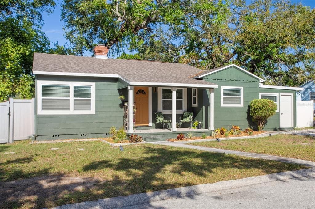 2125 ACORN PLACE S ST PETERSBURG, FL 33712