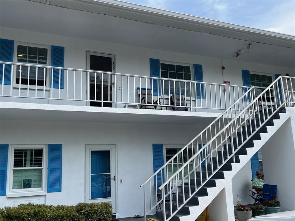 300 CLYDE LANE UNIT 213 DUNEDIN, FL 34698