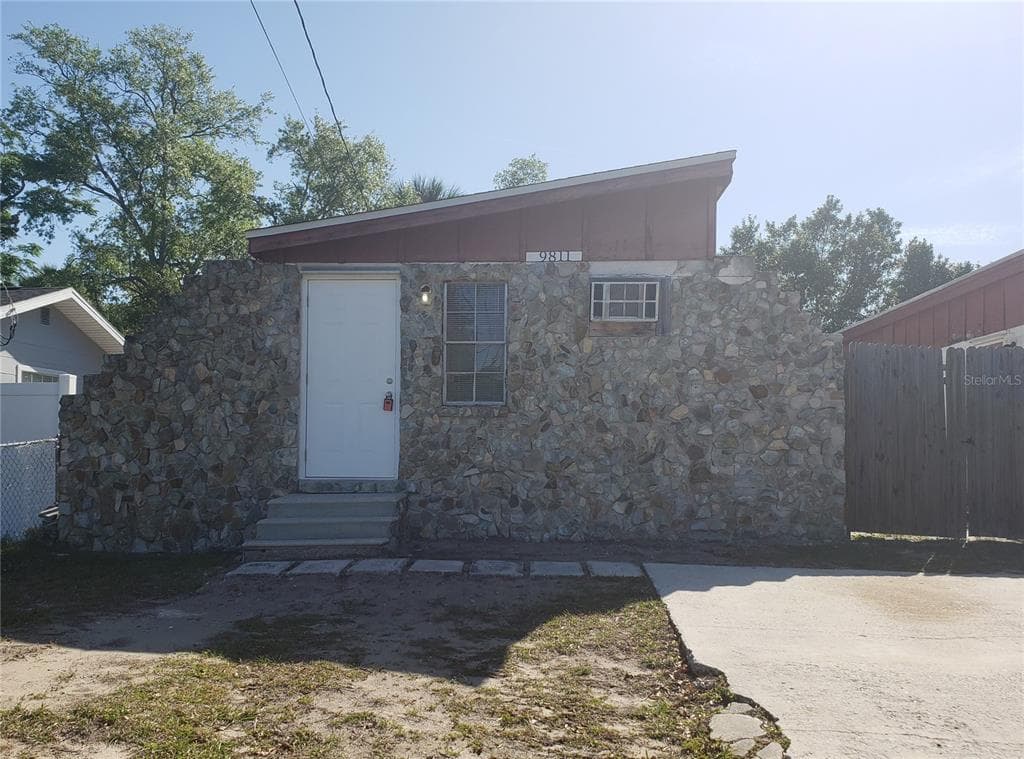 9811 N 46TH STREET TAMPA, FL 33617