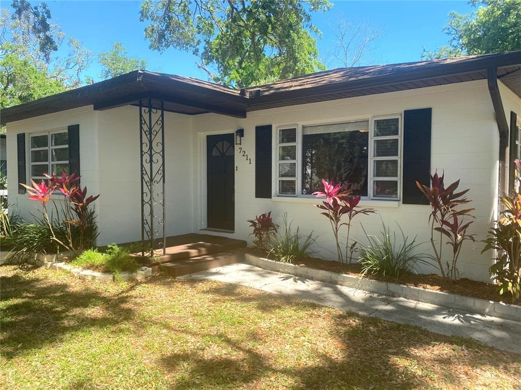 7211 N OLA AVENUE TAMPA, FL 33604