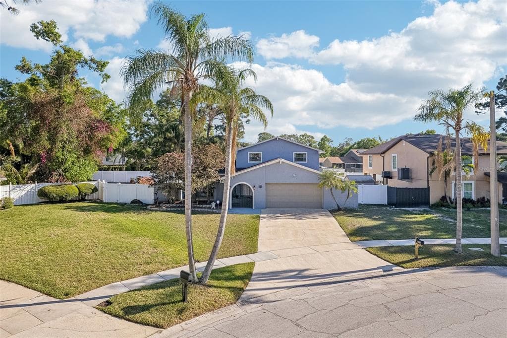 8019 GREENSHIRE DRIVE TAMPA, FL 33634
