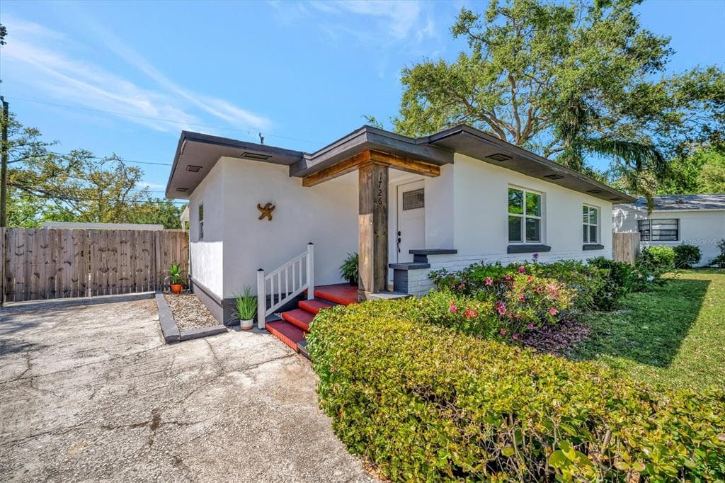 1726 25TH AVENUE S ST PETERSBURG, FL 33712