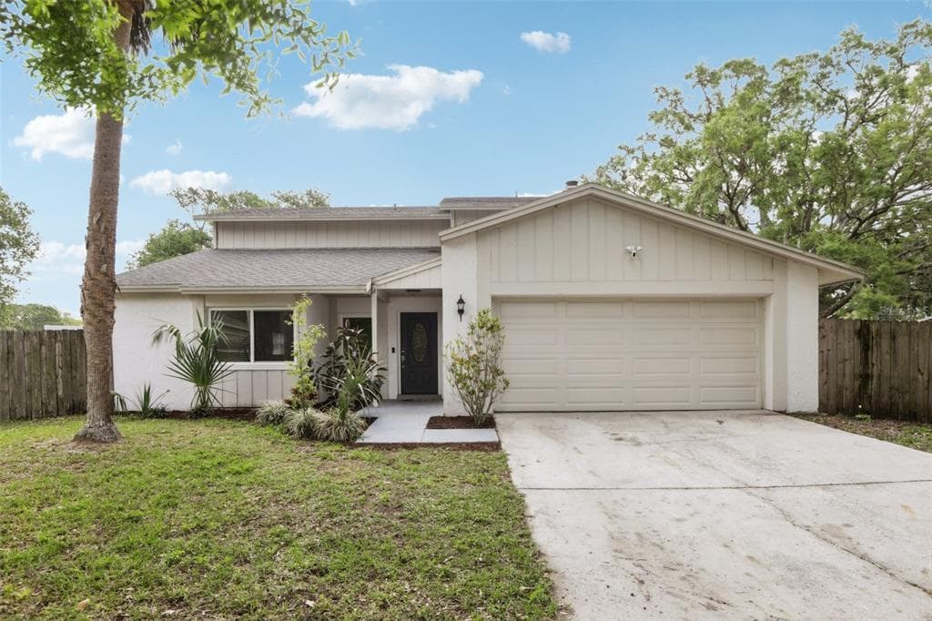 3802 CLOVERHILL COURT BRANDON, FL 33511