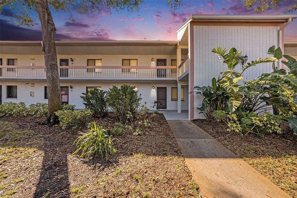 141 LAKEVIEW WAY UNIT 141 OLDSMAR, FL 34677