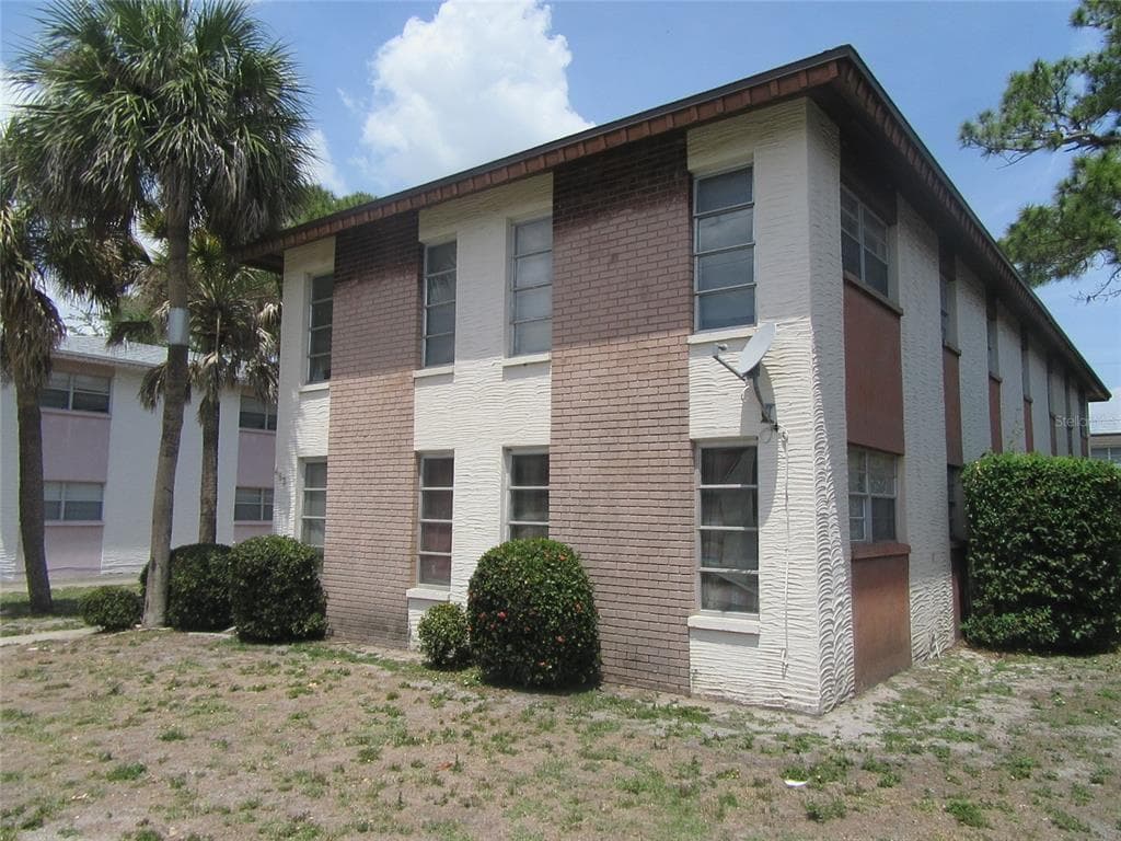 463 76TH AVENUE N UNIT 3 ST PETERSBURG, FL 33702
