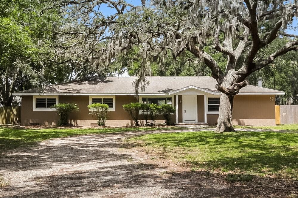 2840 S MILLER ROAD VALRICO, FL 33596
