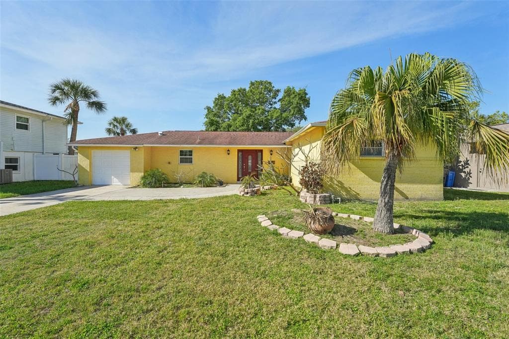 8408 FLAGSTONE DRIVE TAMPA, FL 33615