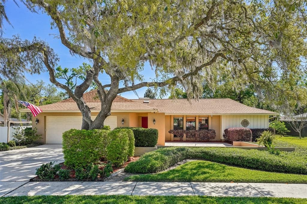 2704 HERNDON STREET VALRICO, FL 33596