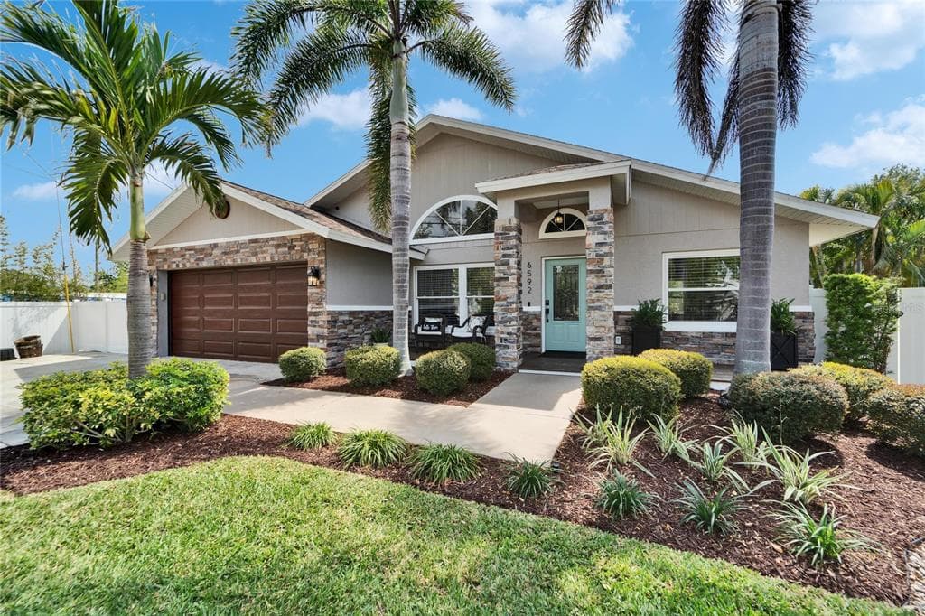 6592 MANGO AVENUE S ST PETERSBURG, FL 33707