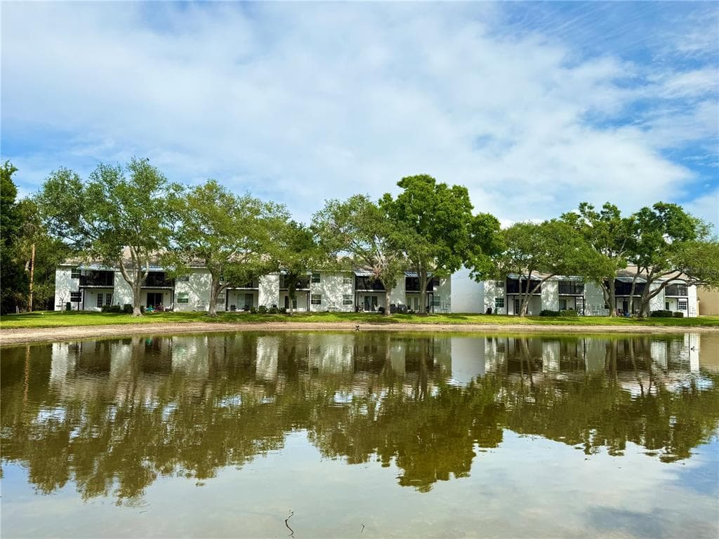 3821 N OAK DRIVE UNIT J31 TAMPA, FL 33611