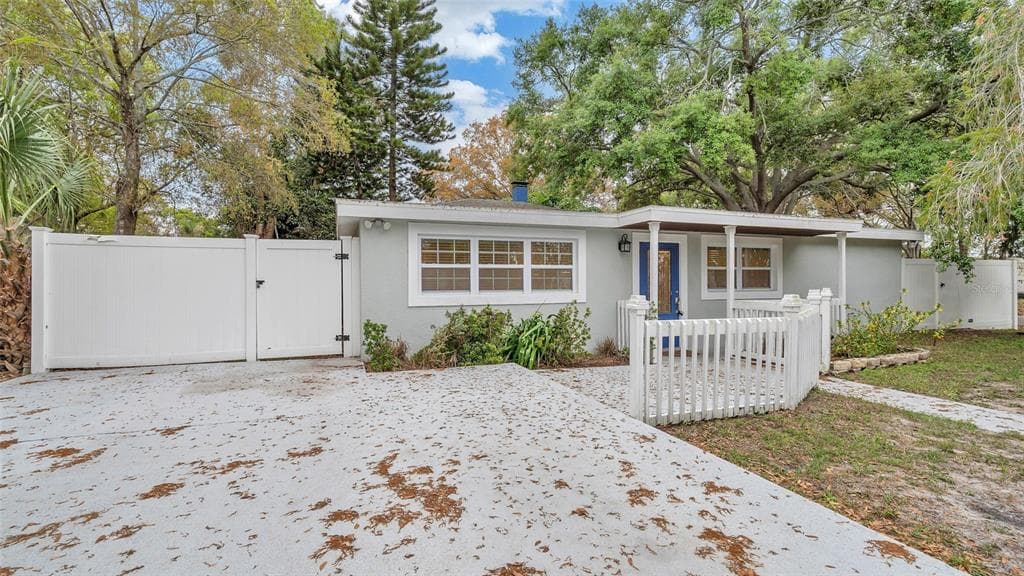 3526 W PAUL AVENUE TAMPA, FL 33611