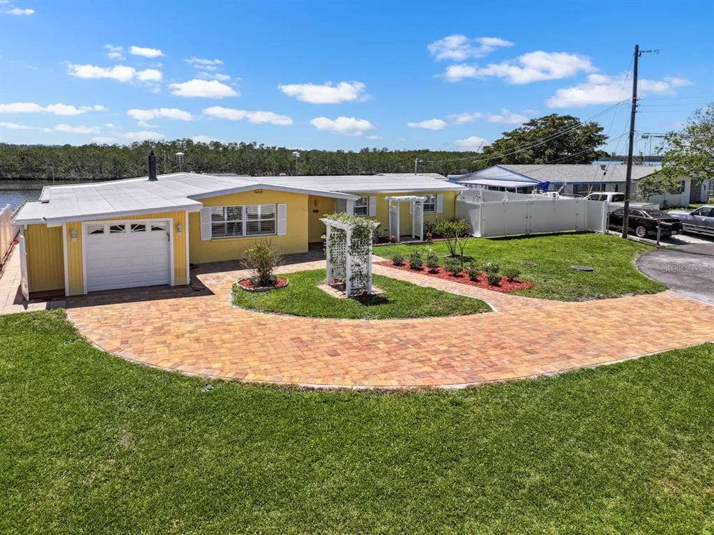 109 CARMELINA STREET RUSKIN, FL 33570