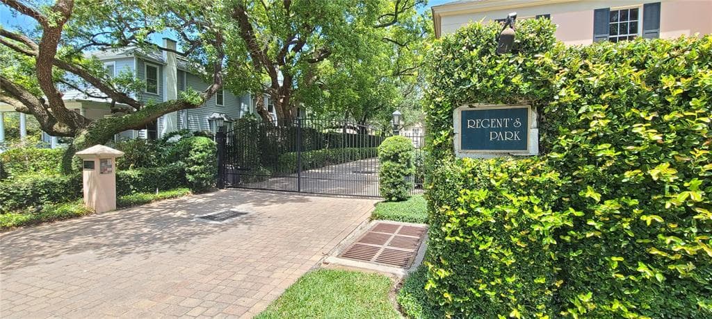 3518 REGENT PARK TAMPA, FL 33629