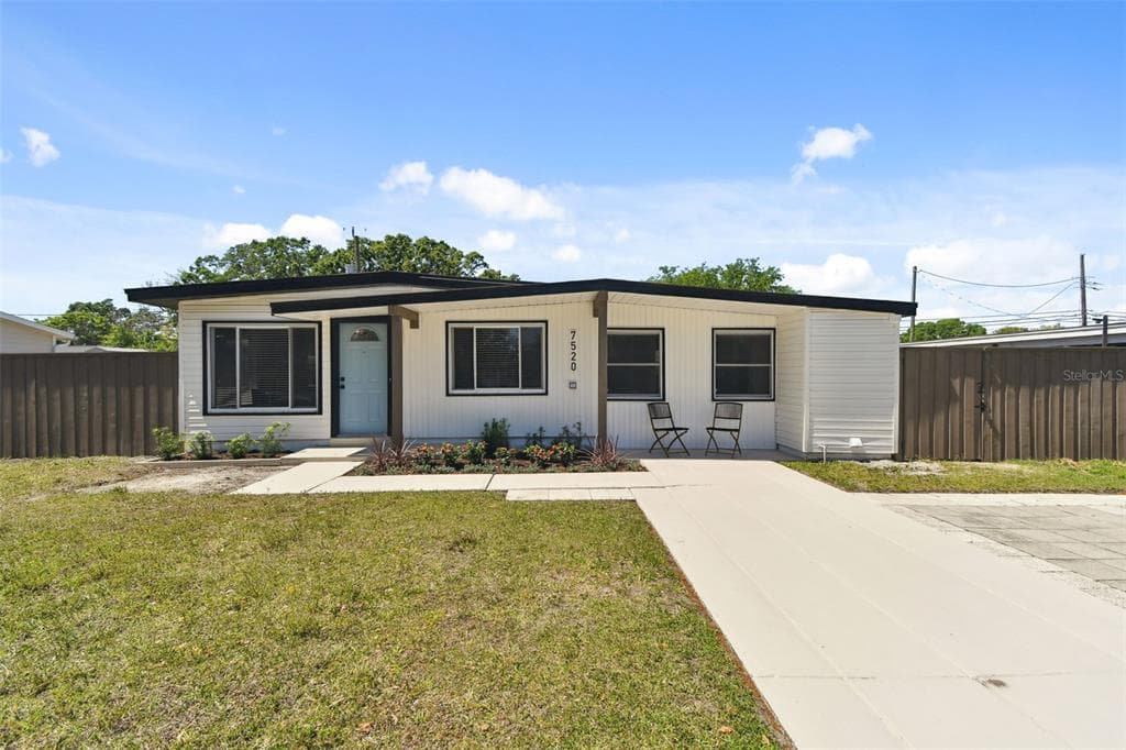 7520 ORPINE DRIVE N ST PETERSBURG, FL 33702