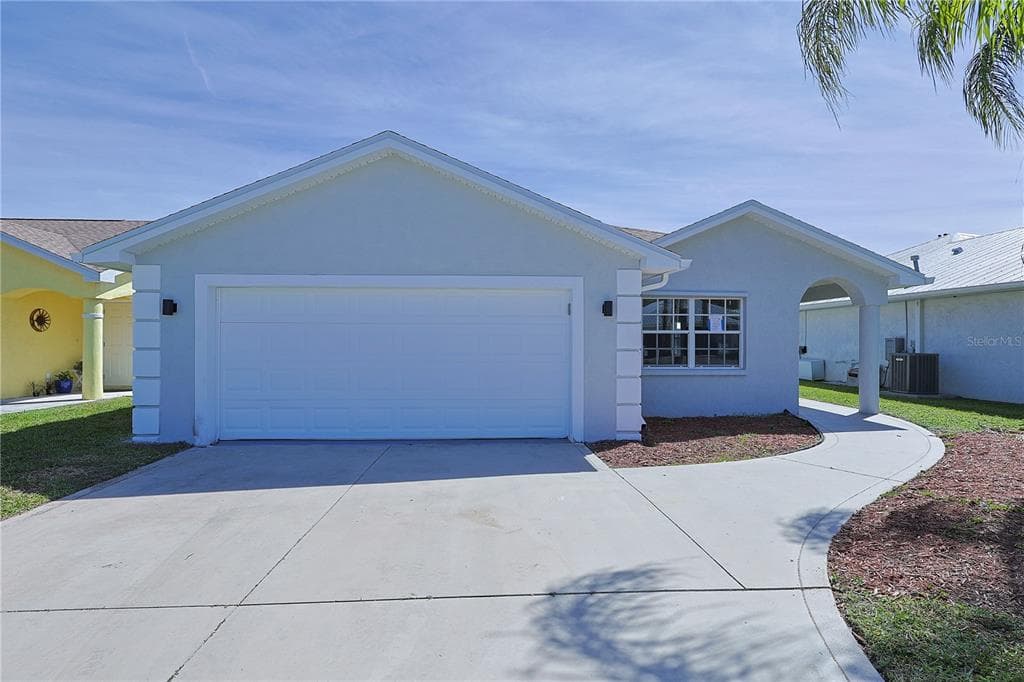 614 SE 25TH STREET OKEECHOBEE, FL 34974