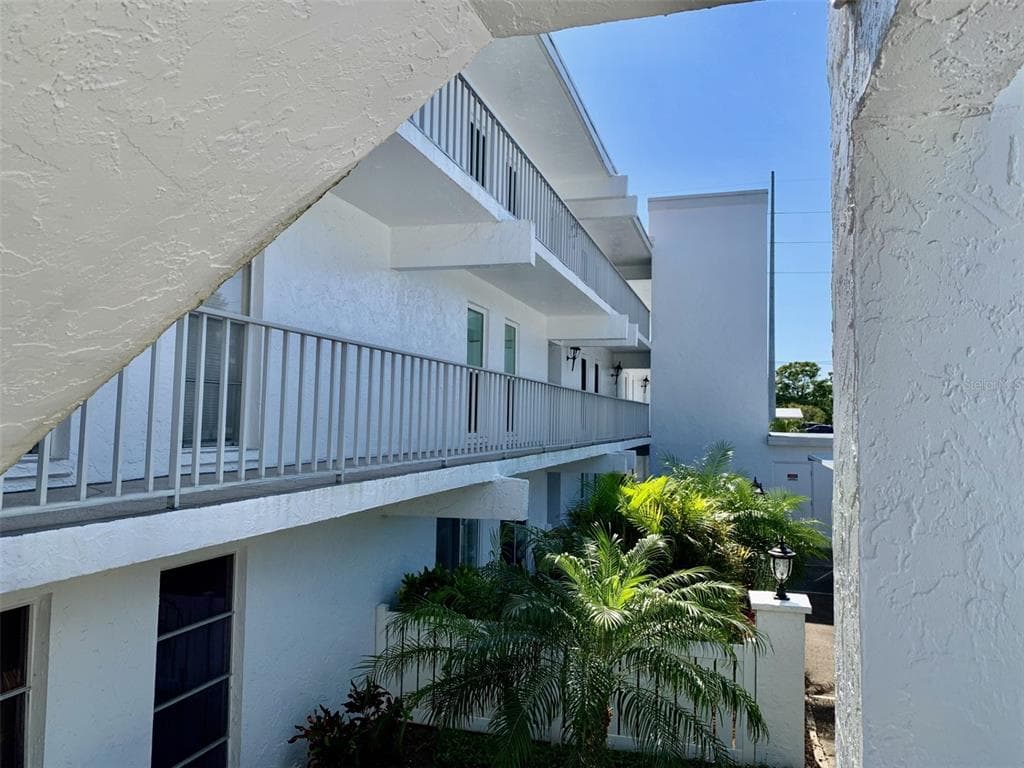 1655 S HIGHLAND AVENUE UNIT I286 CLEARWATER, FL 33756