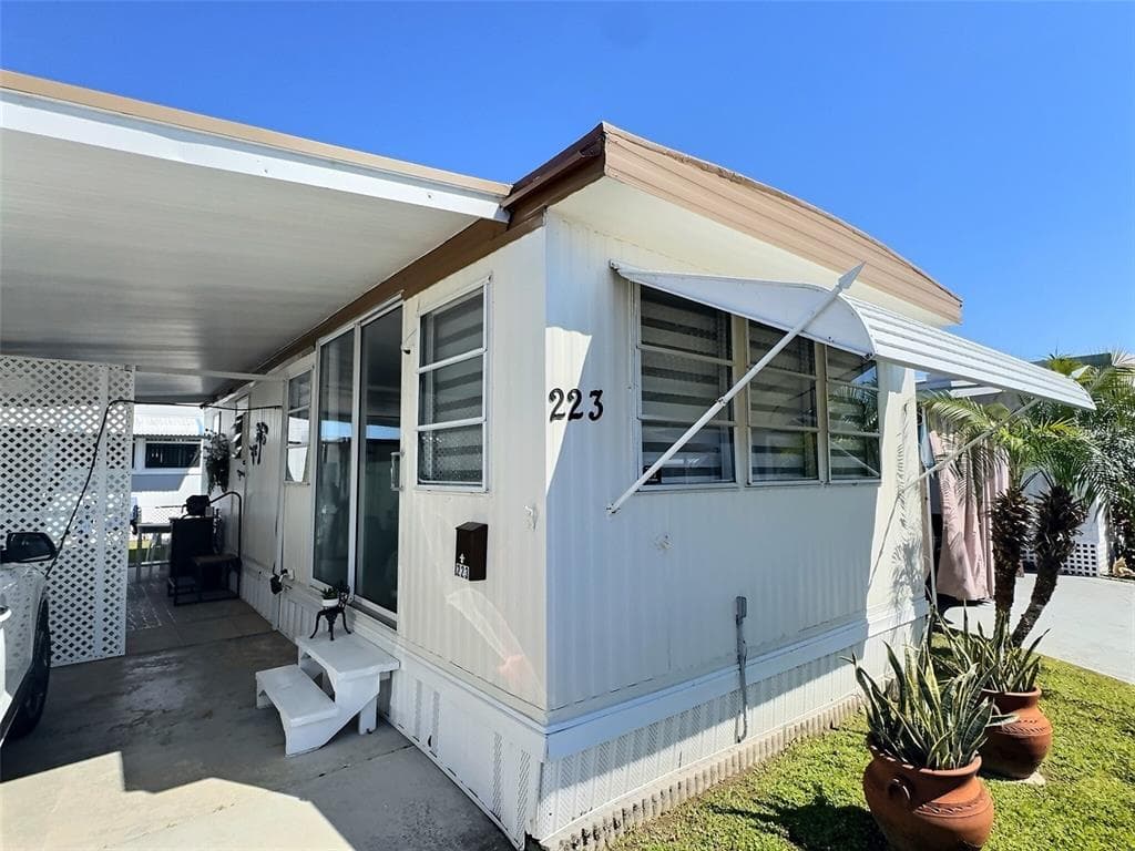800 32ND AVENUE S UNIT 223 ST PETERSBURG, FL 33705